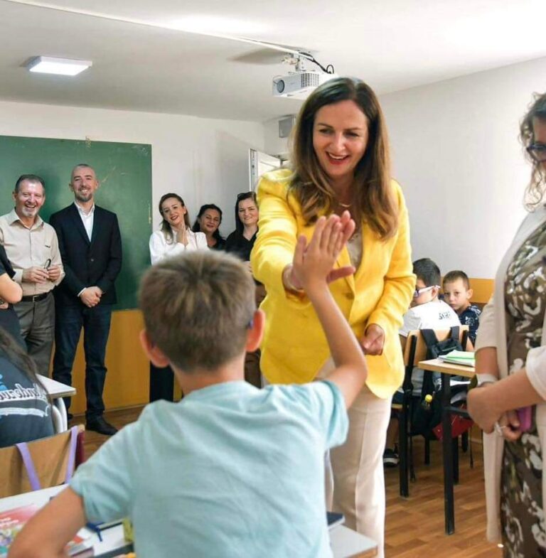 Nagavci uron nxënësit dhe mësimdhënësit për fillimin e vitit të ri shkollor
