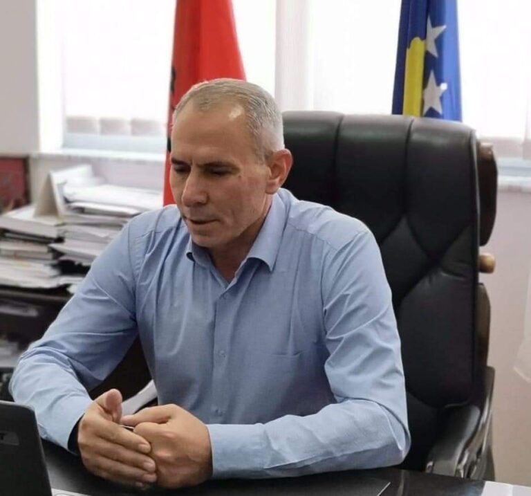 Malisheva organizon homazhe dhe zbulim pllake përkujtimore për Hajdin Berishën