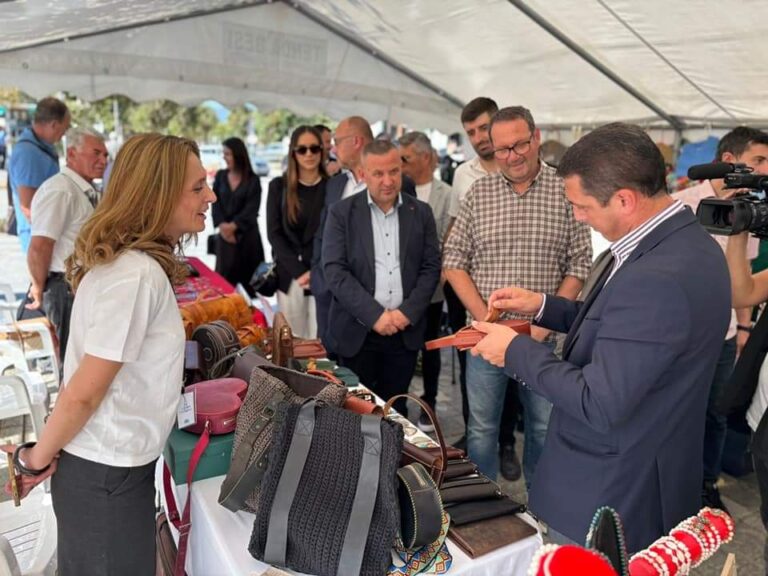 Panairi i produkteve artizanale hapet në qendër të Prizrenit