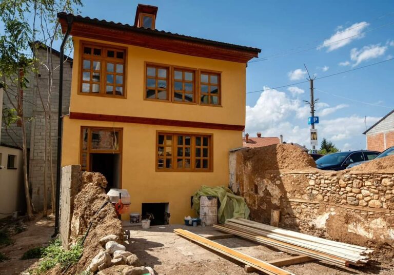 Shtëpia e veçantë në Prizren që i shpëtoi rrënimit, së shpejti do të duket si e re