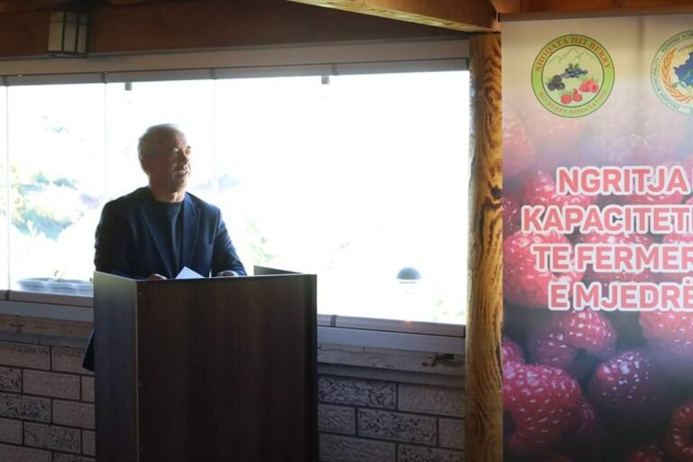 Kryetari Xheladini mbështet fermerët e mjedrës në Dragash, premton politika afatgjata