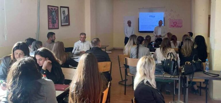 Mësimdhënësit e arsimit fillor në Malishevë ndjekin trajnimin për karrierë