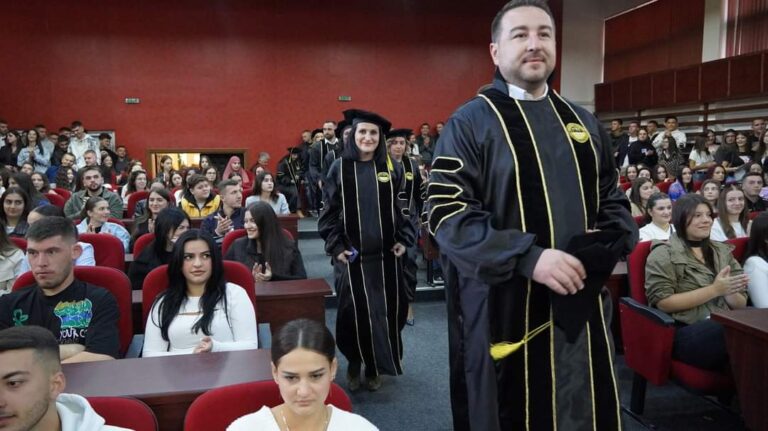 Universiteti ‘Ukshin Hoti’ në Prizren organizon pritje solemne për studentët e rinj