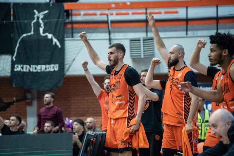 Bashkimi përballet sot me Borën në Kupë