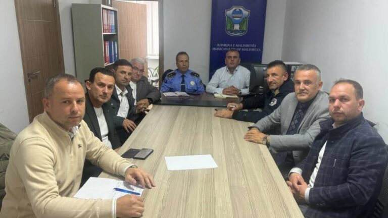 Komuna e Malishevës vazhdon takimet me policinë dhe drejtorët e shkollave me temën “Siguria në shkolla”