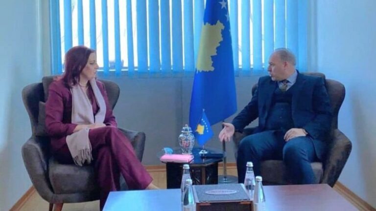 Qeveria e Kosovës mbështet dy projekte për komunitetet në rajonin e Prizrenit
