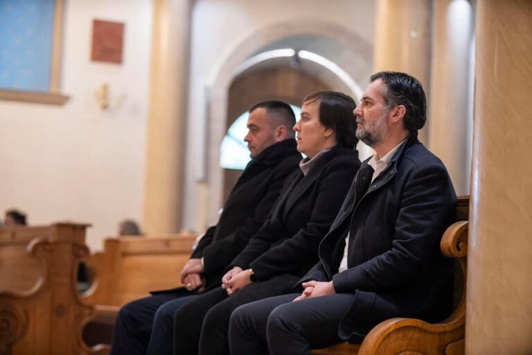 Ministri Çeku feston Krishtlindjen në Prizren