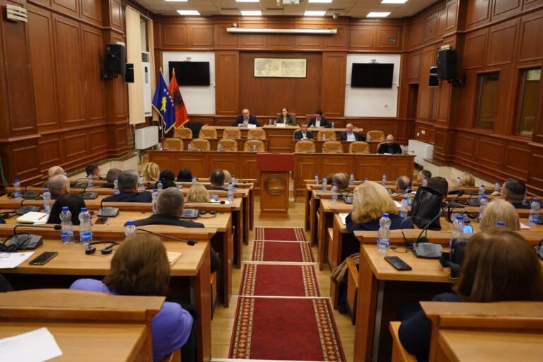 Prizreni diskuton sfidat dhe objektivat në arsim për vitin e ri shkollor