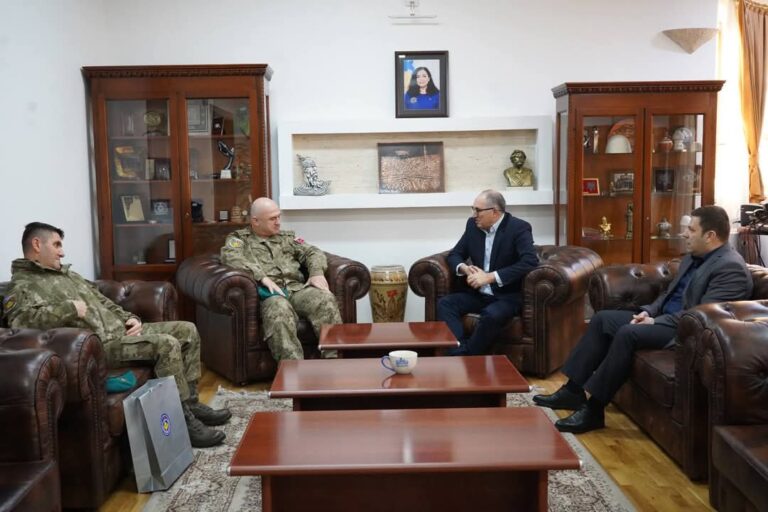Totaj takon kolonelin Saglam të KFOR-it turk për thellimin e bashkëpunimit