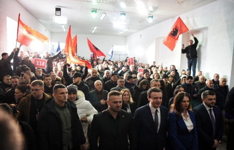 Vetëvendosje  mban tubim në Bresanë: Nuk ka më komuna paralele në Sharr e në Kosovë