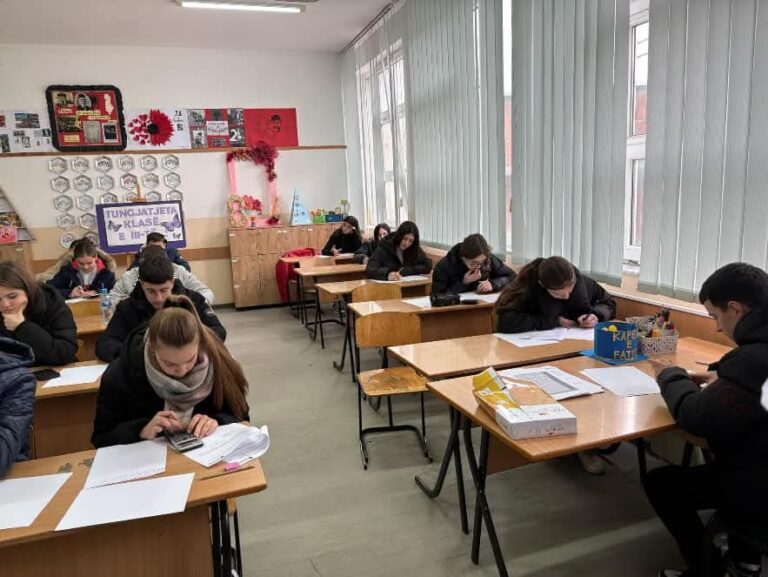 Në Suharekë mbahet gara komunale për lëndën e Fizikës