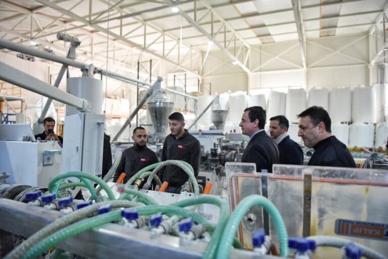 Kurti në Prizren premton 1 miliard euro për mbështetje të bizneseve dhe prodhimit