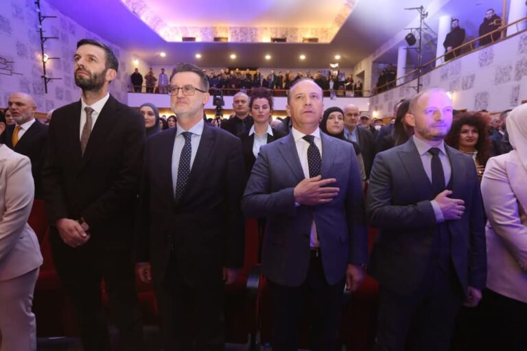 Koalicioni për Familje mban tubim në Prizren, premton ndalimin e martesave të gjinive të njëjta