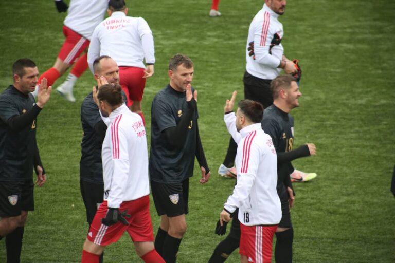 Turniri i veteranëve në Prizren: Futbolli bashkon kombet për Ditën e Pavarësisë së Kosovës