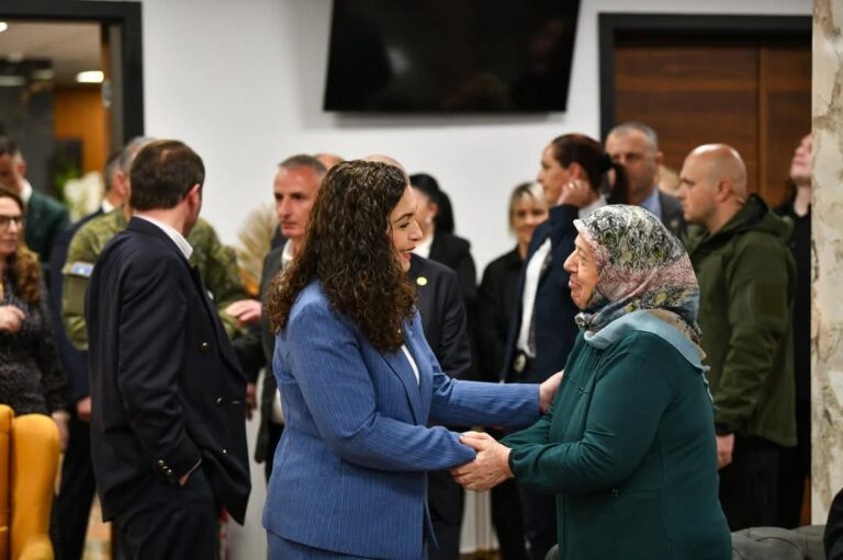Presidentja Osmani iftar në Shtëpinë e të Moshuarve në Suharekë: Solidariteti është vlerë