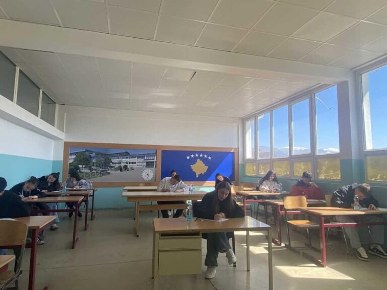 Olimpiada e Gjuhës Shqipe për klasa të 9-ta: Faza e dytë realizohet me 84 nxënës në Suharekë