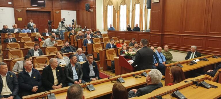 Kuvendi i Prizrenit me seancë solemne nderon Epopenë e UÇK-së dhe sakrificën e dëshmorëve