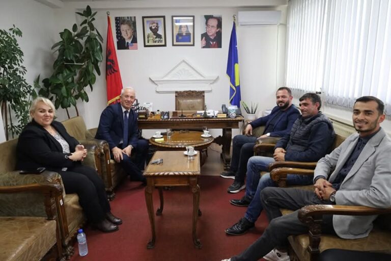 Dragashi mbështet fshatrat fqinj të Shqipërisë me shërbime shëndetësore falas dhe përmirësim të infrastrukturës rrugore
