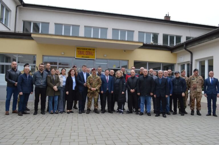 KFOR-i forcon bashkëpunimin me Malishevën për siguri dhe arsim