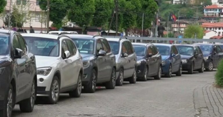 Çmimet e larta të parkingjeve po e rrezikojnë imazhin turistik të Prizrenit