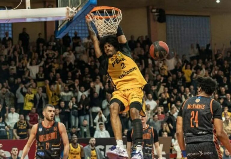 Bashkimi dorëzohet në sekondat e fundit, Peja barazon serinë gjysmëfinale në 1:1