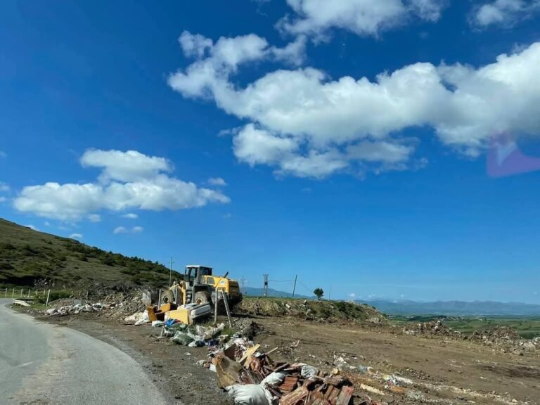 Kryetari i Rahovecit themelon një fond për të shpërblyer qytetarët që raportojnë ndotje mjedisore