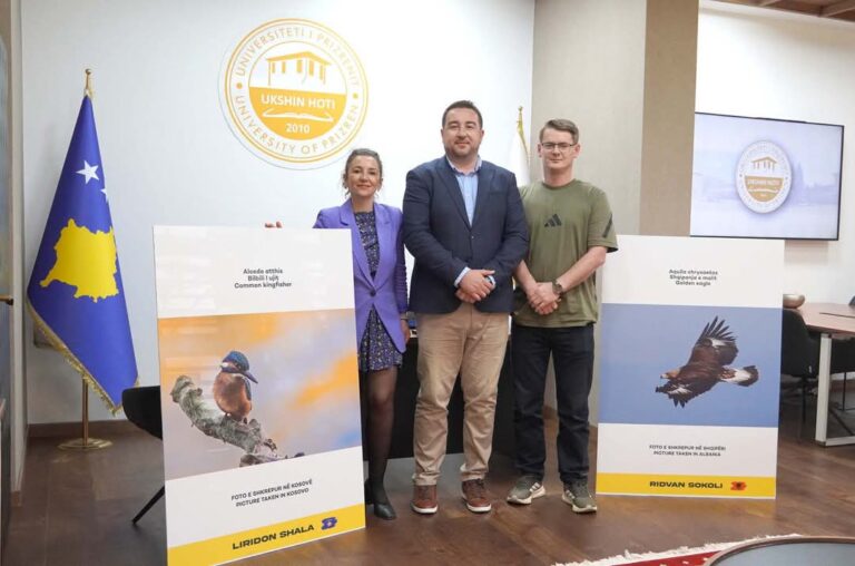 Zogjtë ‘zbresin’ në Universitetin e Prizrenit – 40 fotografi nga 12 vende dhurohen për art dhe vetëdije mjedisore