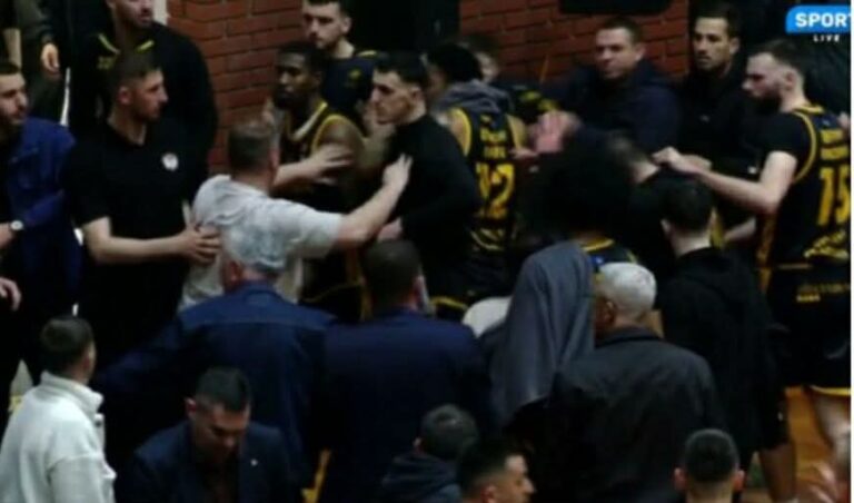 Ndërpritet ndeshja Ylli-Peja, tifozët vendas sulmojnë basketbollistët pejanë