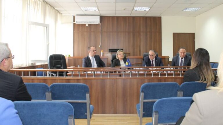 Drejtuesit e Gjykatës në Prizren në takimin me KGjK-në raportojnë për progresin në zbatimin e planeve strategjike