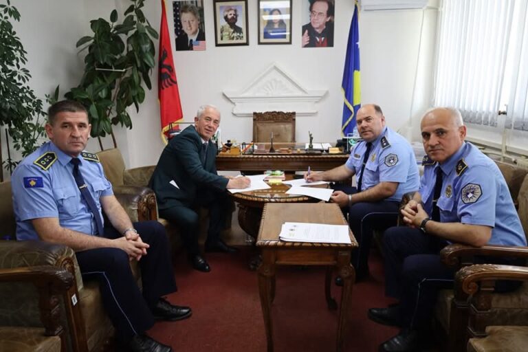 Dragashi nënshkruan marrëveshje bashkëpunimi për dorëzimin e gjobave të komunikacionit përmes postës