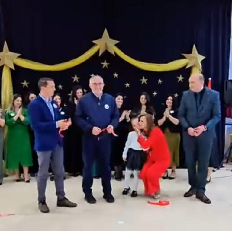 ‘Dielli ynë’ feston një vit me hapje solemne simbolike në Prizren