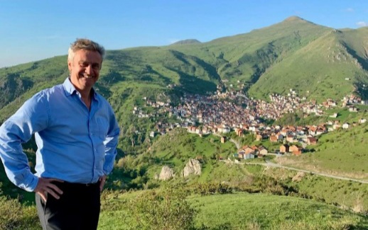 Ambasadori britanik uron Ditën e Goranëve: Pata një ditë fantastike në Dragash dhe Restelicë
