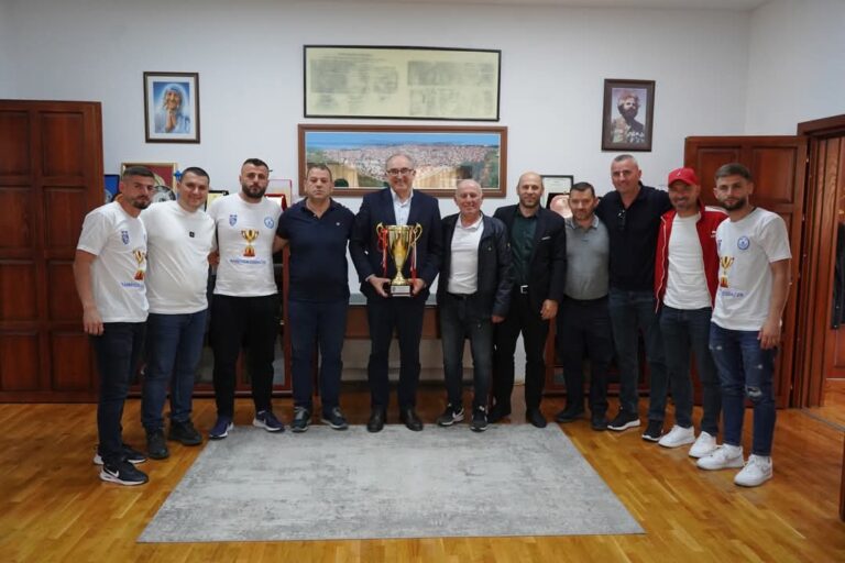 Drini i Bardhë ngjitet në Ligën e Dytë, kryetari i Prizrenit uron kampionët