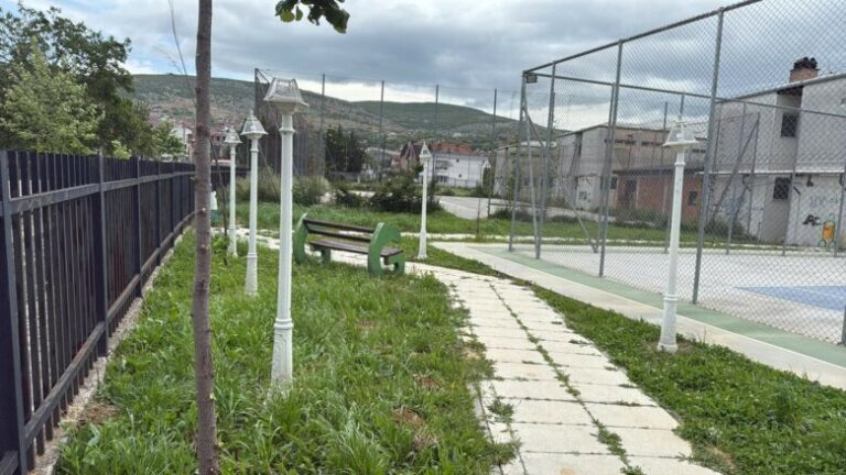 Dëmtohet ndriçimi në parkun prapa ShML “Xhelal Hajda – Toni” në Rahovec, autoritetet reagojnë menjëherë