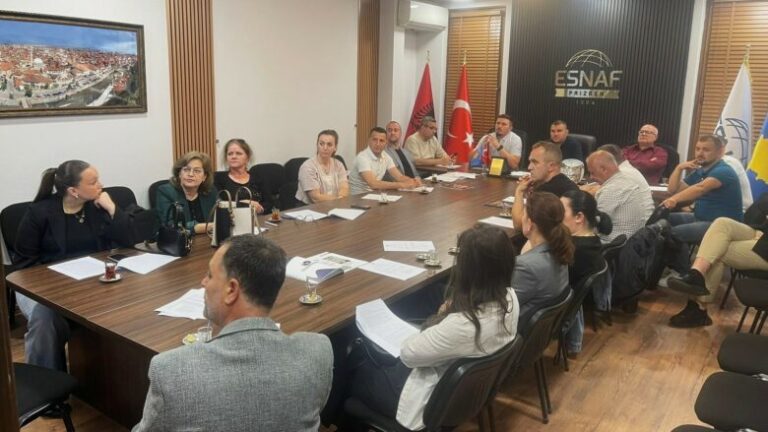 Mundësitë e granteve nga KIESA prezantohen para anëtarëve të shoqatës “Esnaf” në Prizren