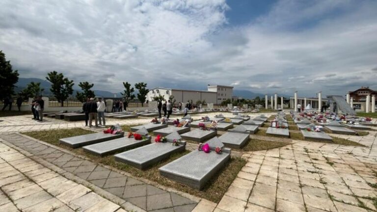 26 vjet nga masakra e Korishës ku forcat serbe përdorën civilët si mburojë, familjarët kërkojnë drejtësi