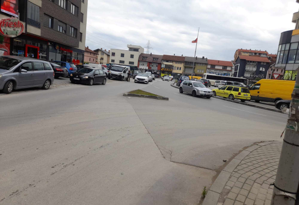Kërkohet ndërtimi i një rrethrrotullimi në udhëkryqin mes rrugëve “Ekrem Rexha” dhe “Brigada 128” në Prizren