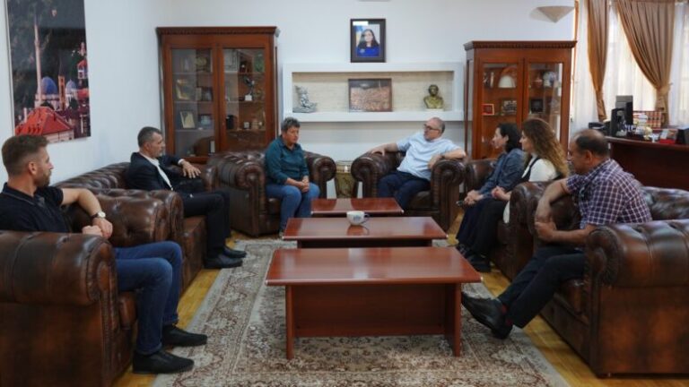 Komuna e Prizrenit dhe MPB-ja diskutojnë për akomodimin e të riatdhesuarve