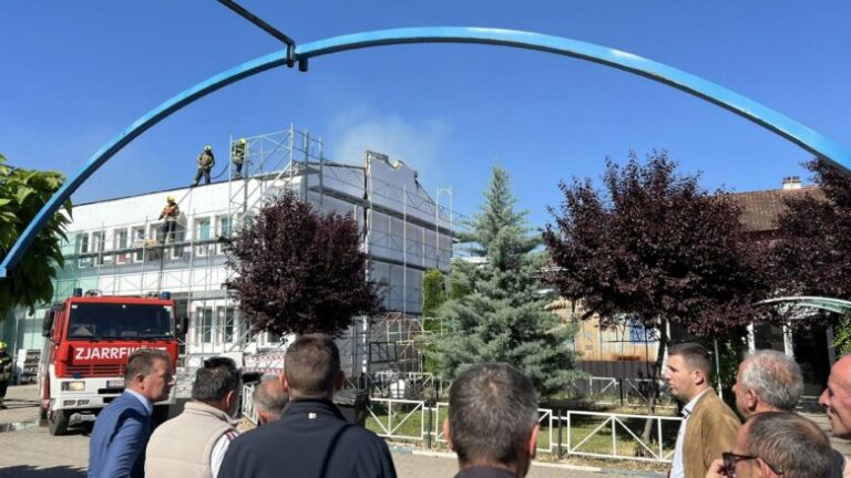 Muharremaj njofton se zjarri në pullazin e Shkollës Teknike në Suharekë është vënë në kontroll