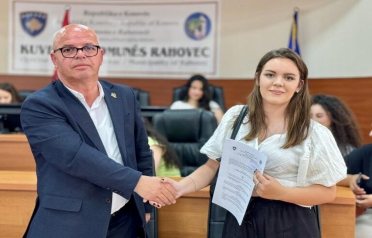 203 studentë dhe 50 nxënës përfitues të bursës komunale në Rahovec