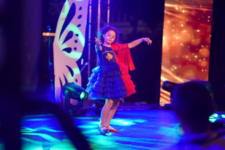 Kristel Krasniqi rrëmben “Fluturën e Argjendtë” në festivalin për fëmijë në Prizren