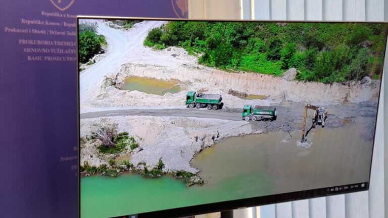 Aksioni i Prokurorisë në Prizren, 17 të arrestuar dhe makineri të sekuestruara për degradimin e Drinit të Bardhë