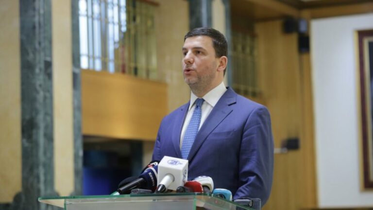 Krasniqi: Kurti s’e kërkon kompromisin, por vetëm aktron