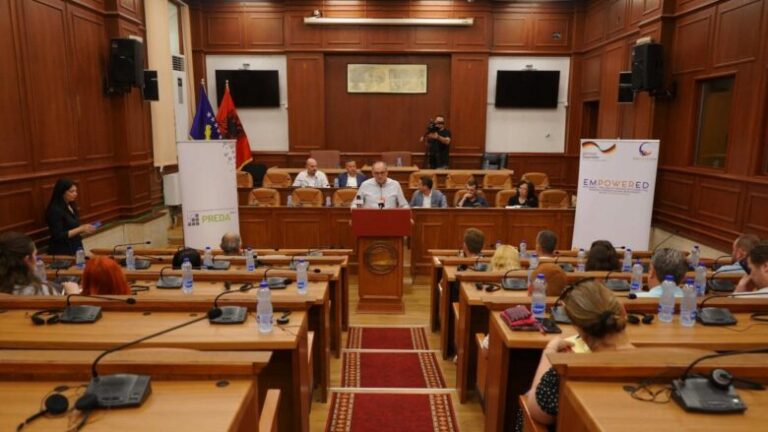 Konsultim publik në Prizren për përfshirjen e PAK-ve në politikat publike