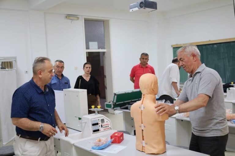Shkolla “Ruzhdi Berisha” në Dragash bëhet me kabinet të infermierisë – investim prej 18 mijë eurosh