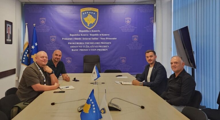 Kryeprokurori i Prizrenit dhe monitoruesi i EULEX-it diskutojnë për mbrojtjen e mjedisit dhe ndëshkimin e krimeve mjedisore