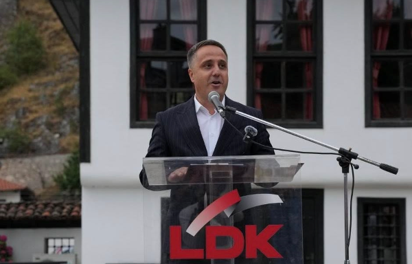 Driton Selmanaj reagon pas zyrtarizimit si kandidat i LDK-së për kryetar të Prizrenit: “Nder dhe një përgjegjësi e madhe”