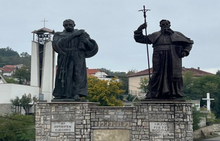 Zymi ndërmjet kujtesës dhe përjetësisë: Nga Gjeçovi te Bogdani