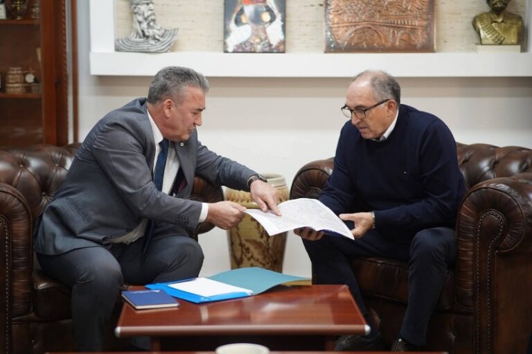 Totaj takon drejtuesit e “Hidroregjionit Jugor”, diskutohet zgjerimi i rrjetit të ujësjellësit