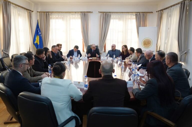 Mbahet mbledhja e parë e ekipit drejtues të Komunës së Prizrenit